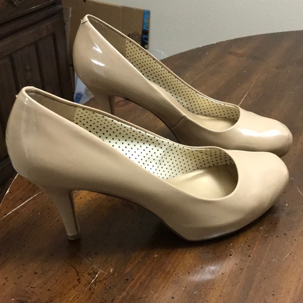 3/$10 Madden girl tan/ nude heels